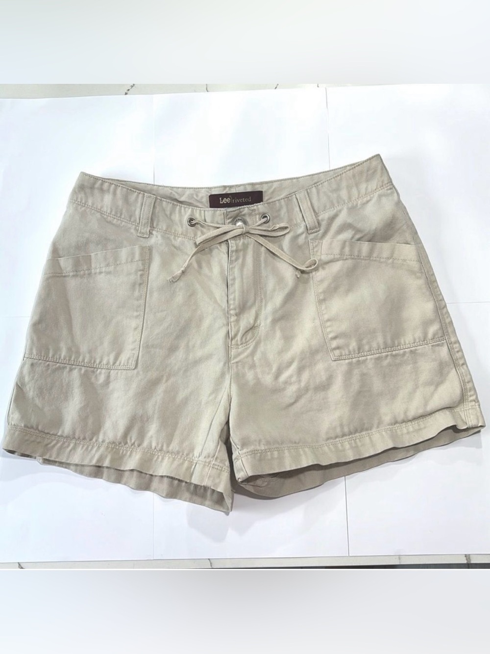 Lee Riveted Women’s Tan Khaki Denim Casual Summer Shorts Drawstring Size 10